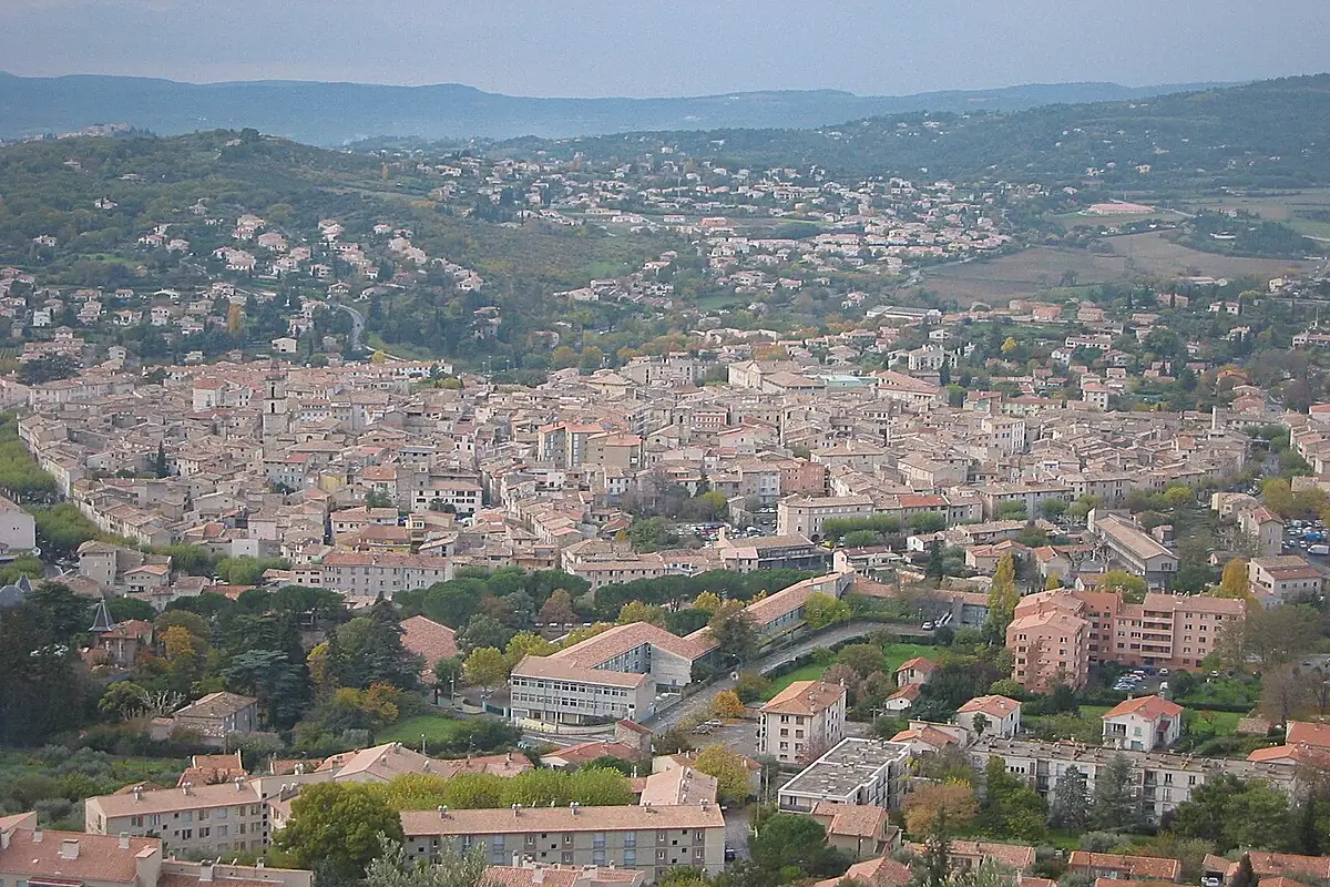 Manosque vue depuis l'espace public
