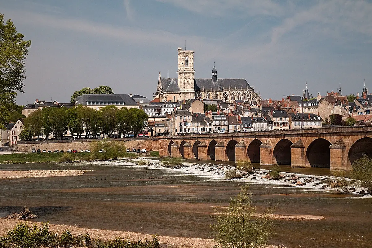 Nevers vue depuis l'espace public