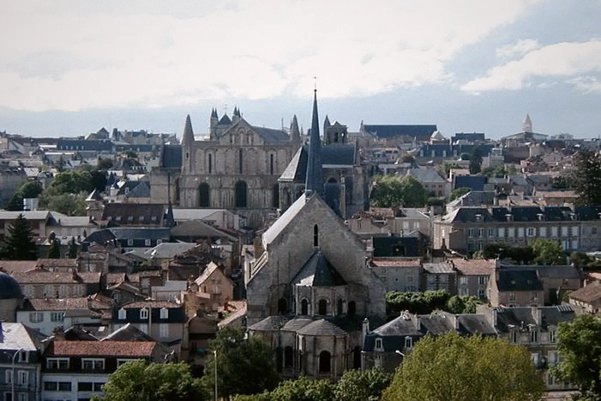 Poitiers vue depuis l'espace public